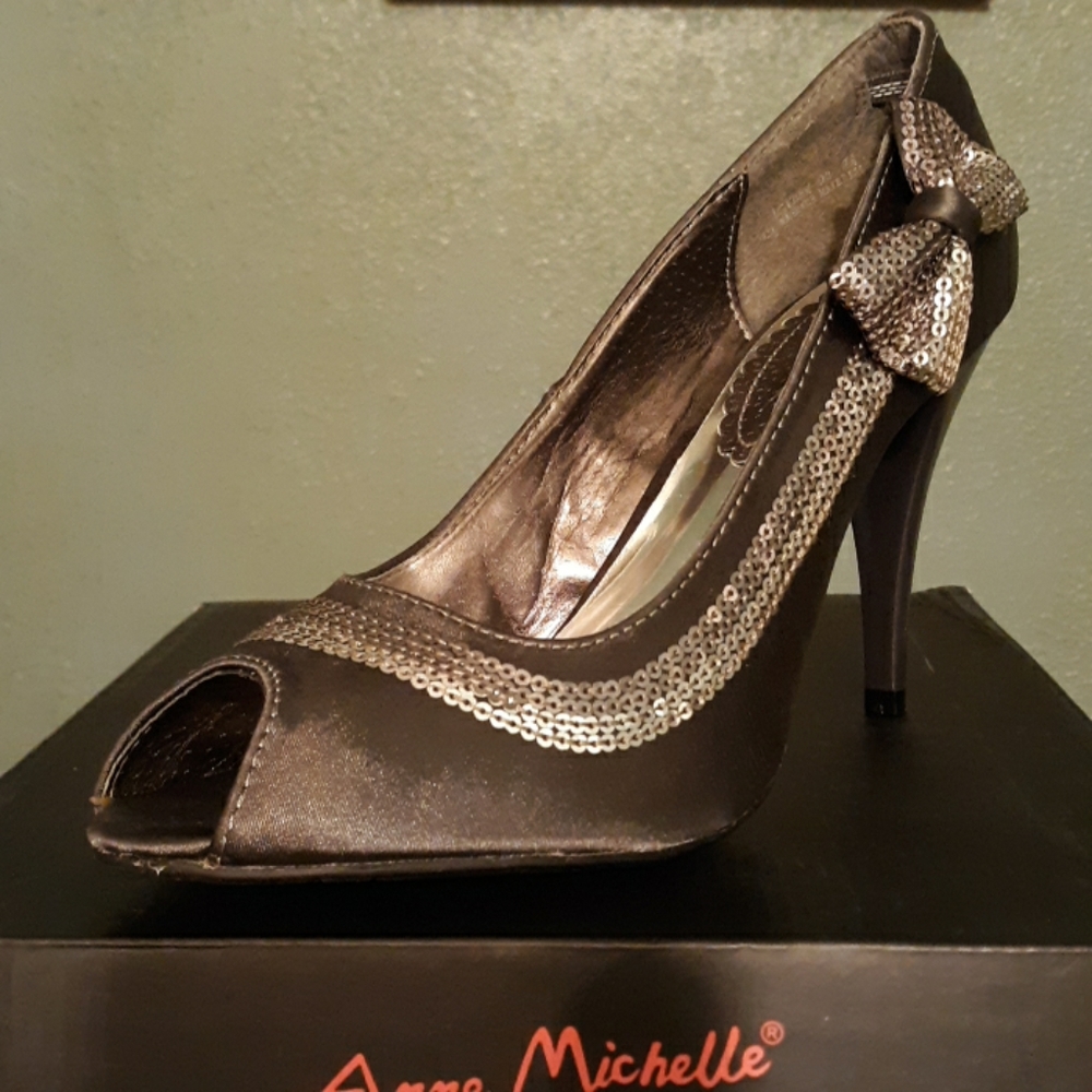 Shoes - Picture 2 of 4